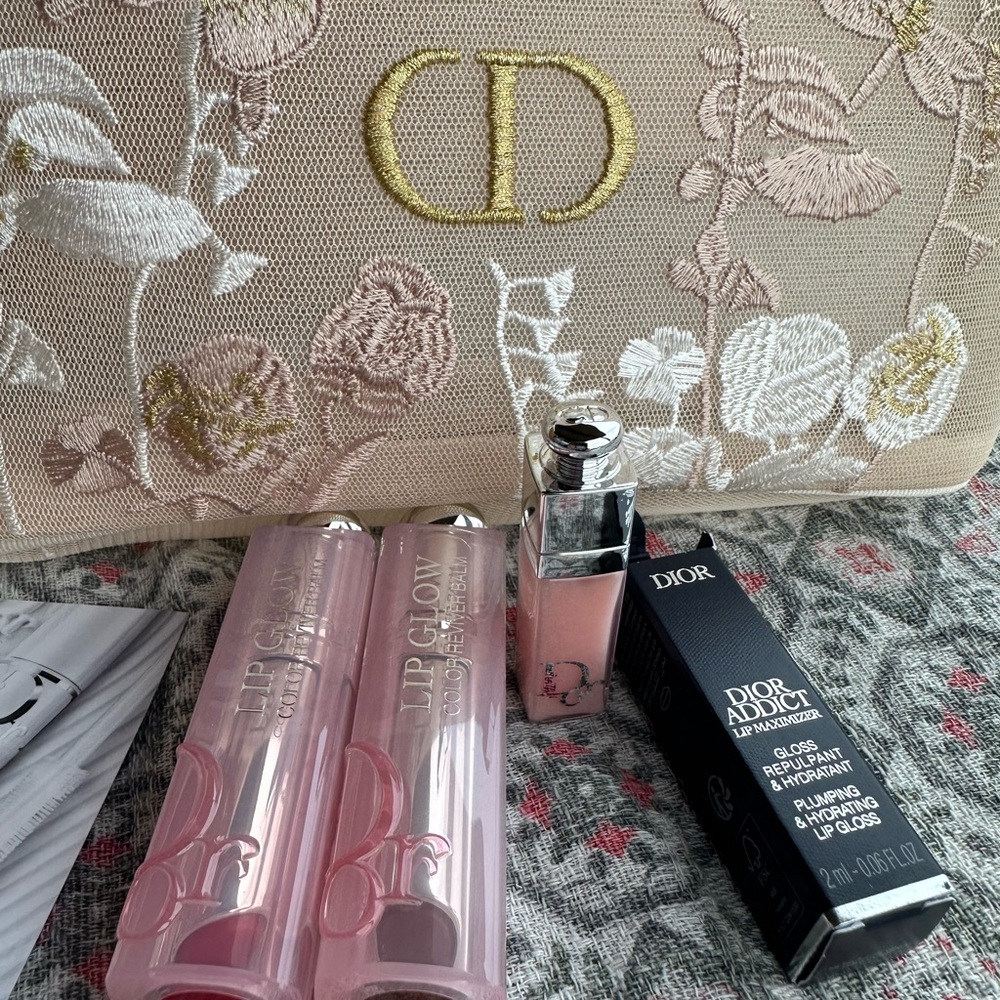 Dior Deluxe Bundle/ 2 fs lip glows, 1 mini maximizer, butterfly bag and more.